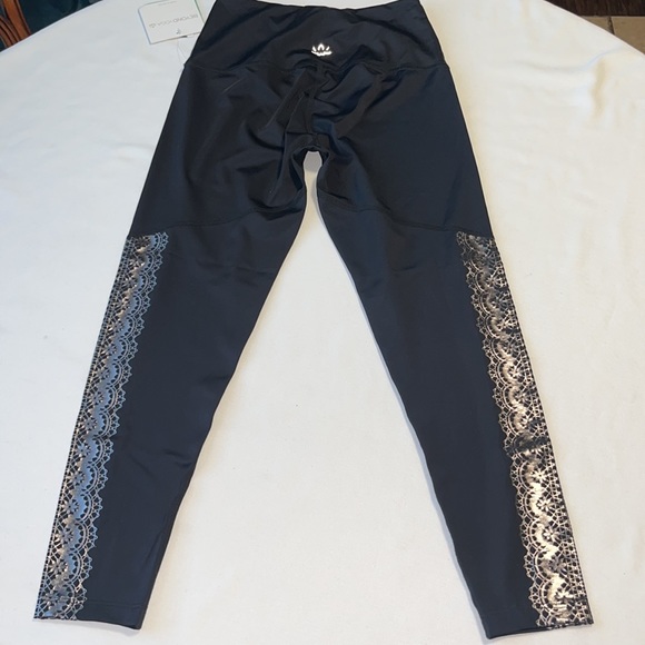 Beyond Yoga Down The Line Metallic High Rise leggings Sz XS - Picture 3 of 13